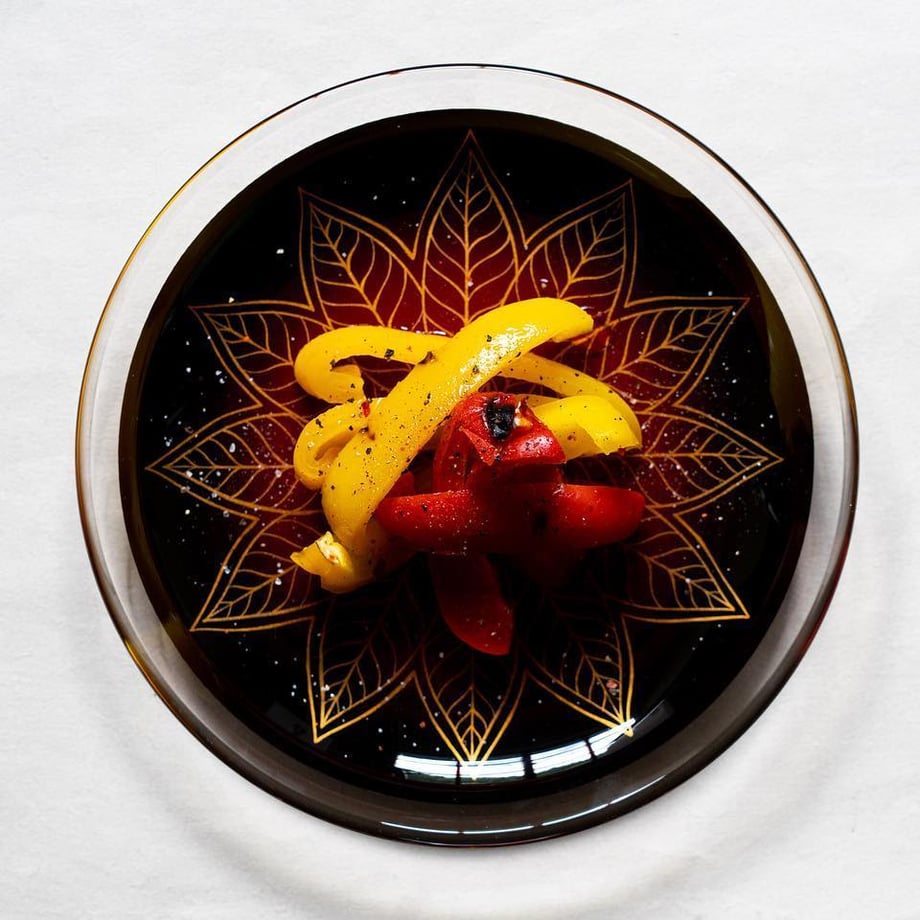 hawa Plate M Black and Red