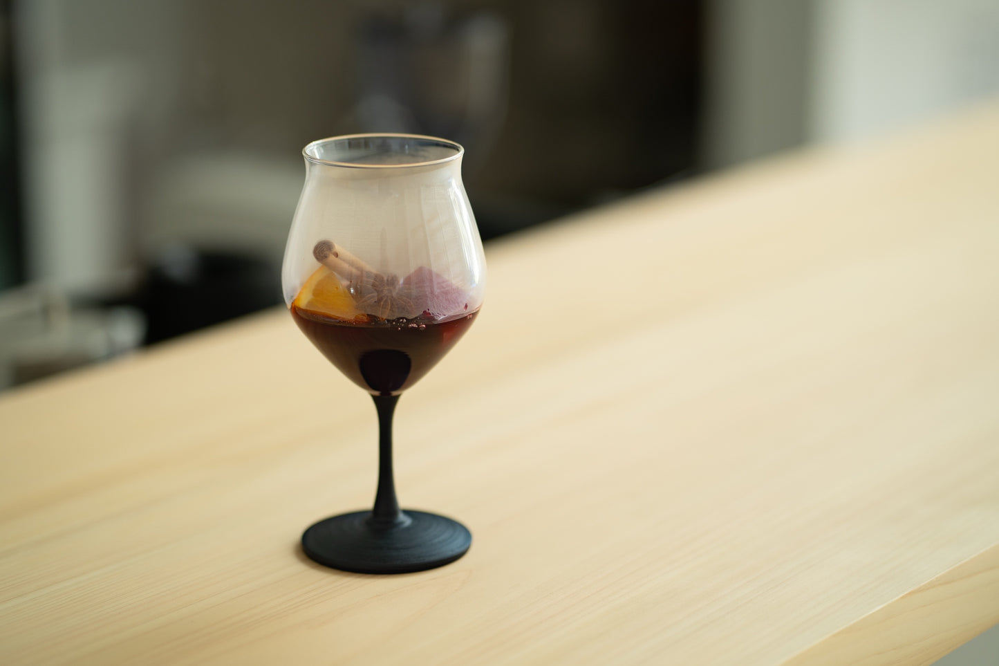 温（on）チューリップ　黒錆刷毛目