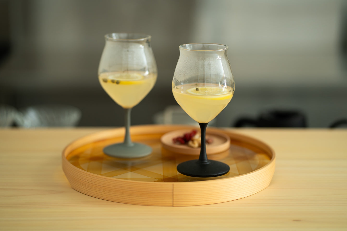 温（on）チューリップ　黒錆刷毛目