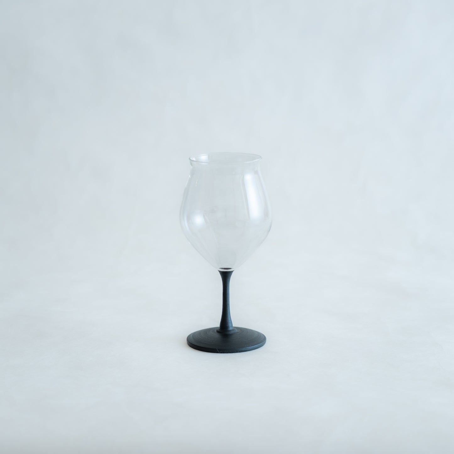 温（on）チューリップ　黒錆刷毛目