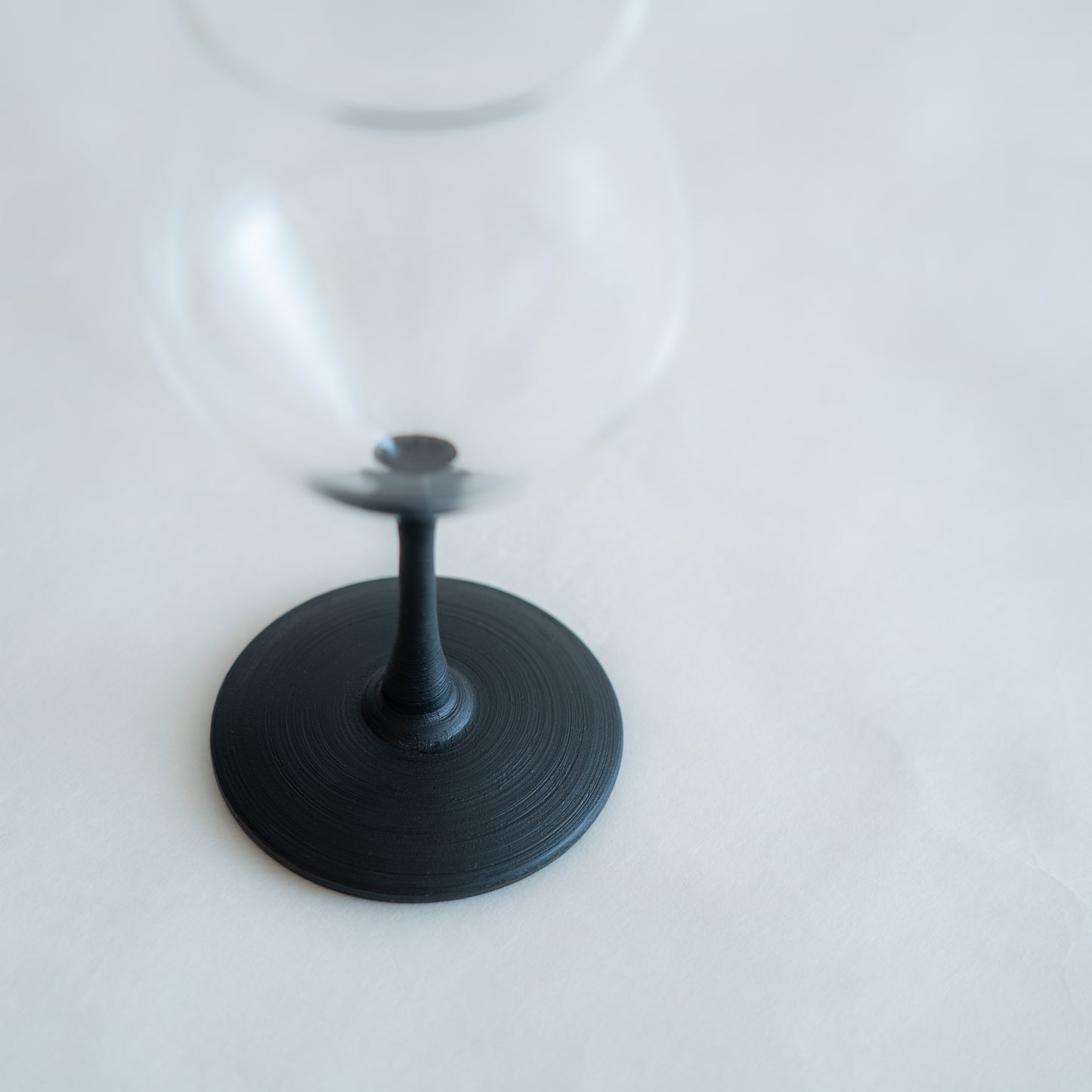 温（on）チューリップ　黒錆刷毛目