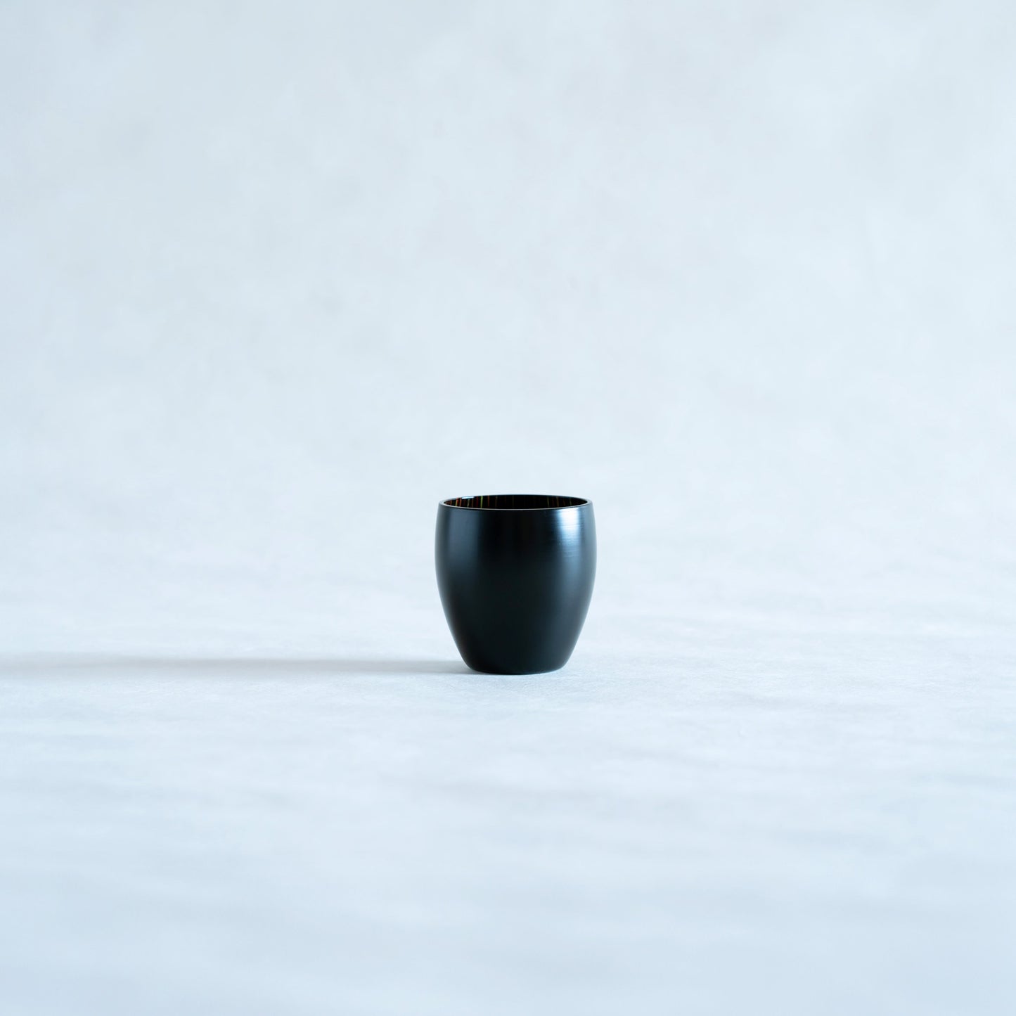 tsubomi Sake-Cup Black and Red 